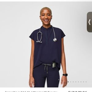 Figs Rafaela over sized scrub top and Zamora high waisted joggers.  Both Larges.